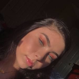 Meet your Posher, Chloe